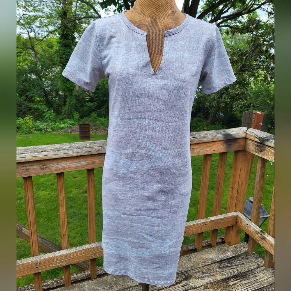 Z Supply Camo Gray Split Neck Dress Size Small